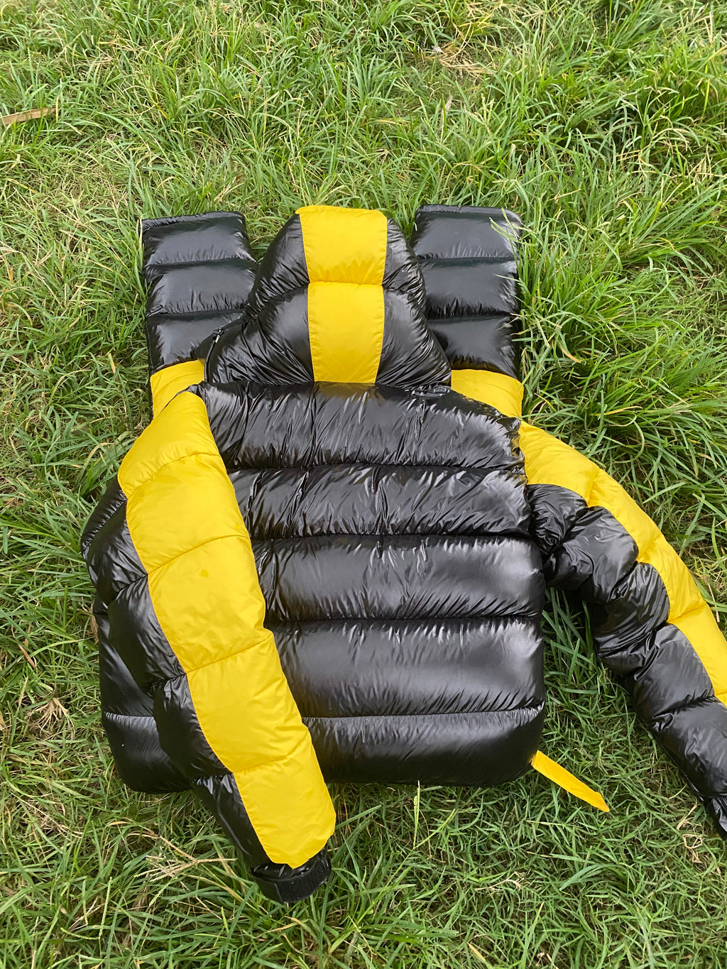 FULL BODY BLACK AND YELLOW SUIT