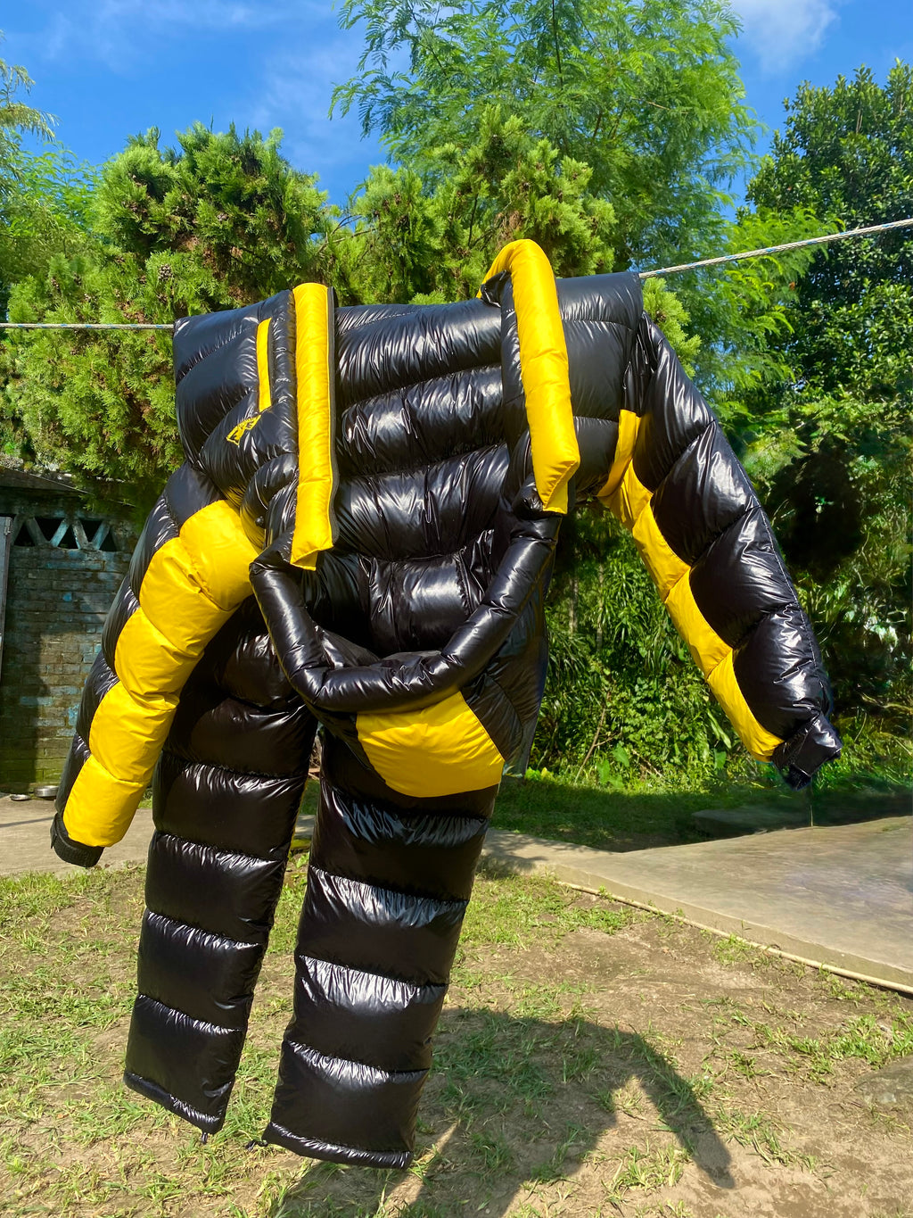 FULL BODY BLACK AND YELLOW SUIT