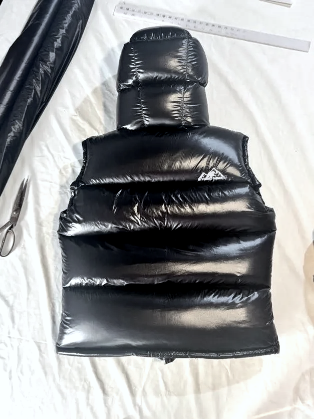 OVERFILLED SLEEVELESS VEST