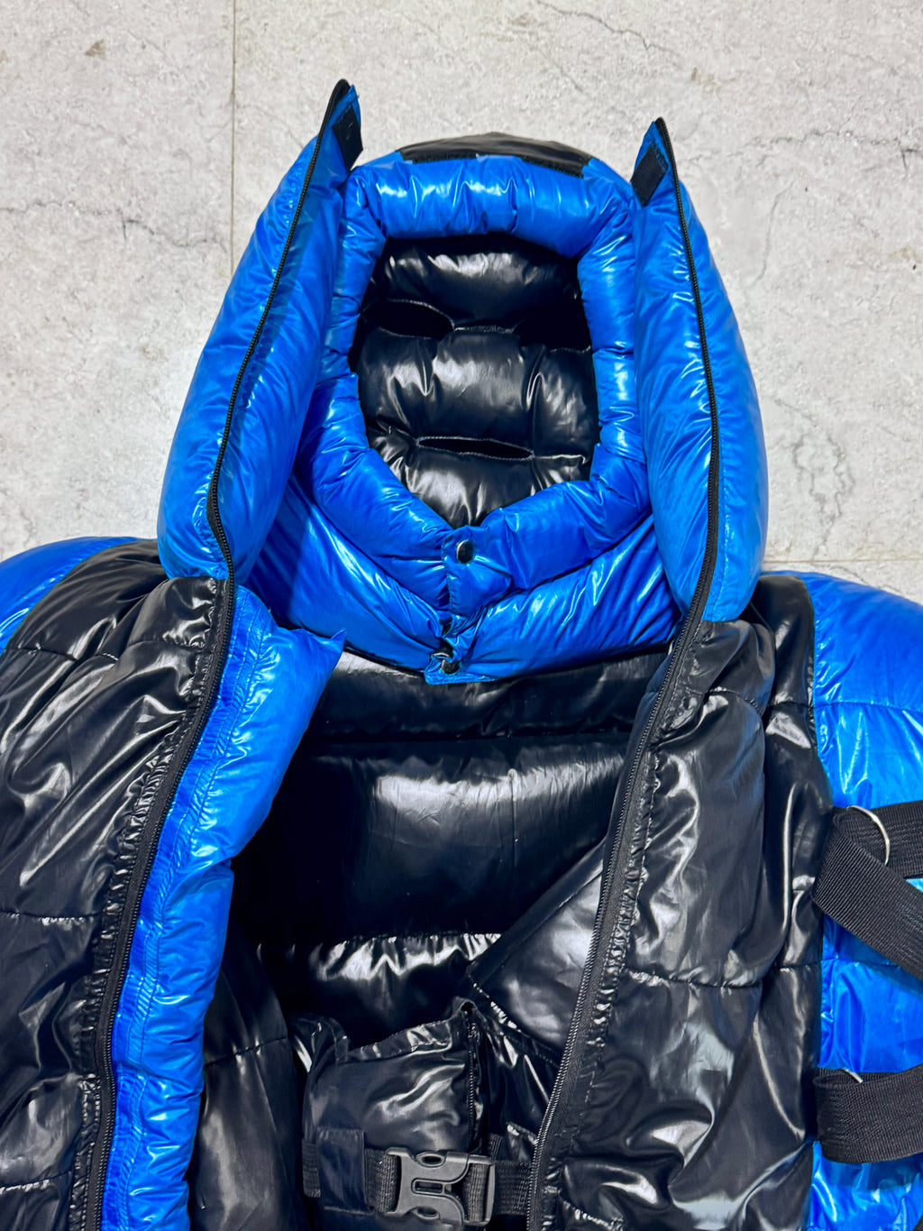 BLACK STRAP MUMMY BAG WITH MASK